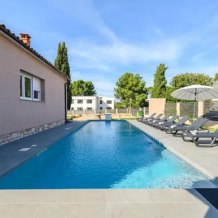 Jolanda Villa *